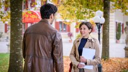 Zwischen Leander (Marcel Zuschlag) und Eleni (Dorothée Neff) bleibt trotz Annäherung eine Unsicherheit.