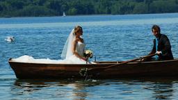 Marlene und Veit in einem Ruderboot